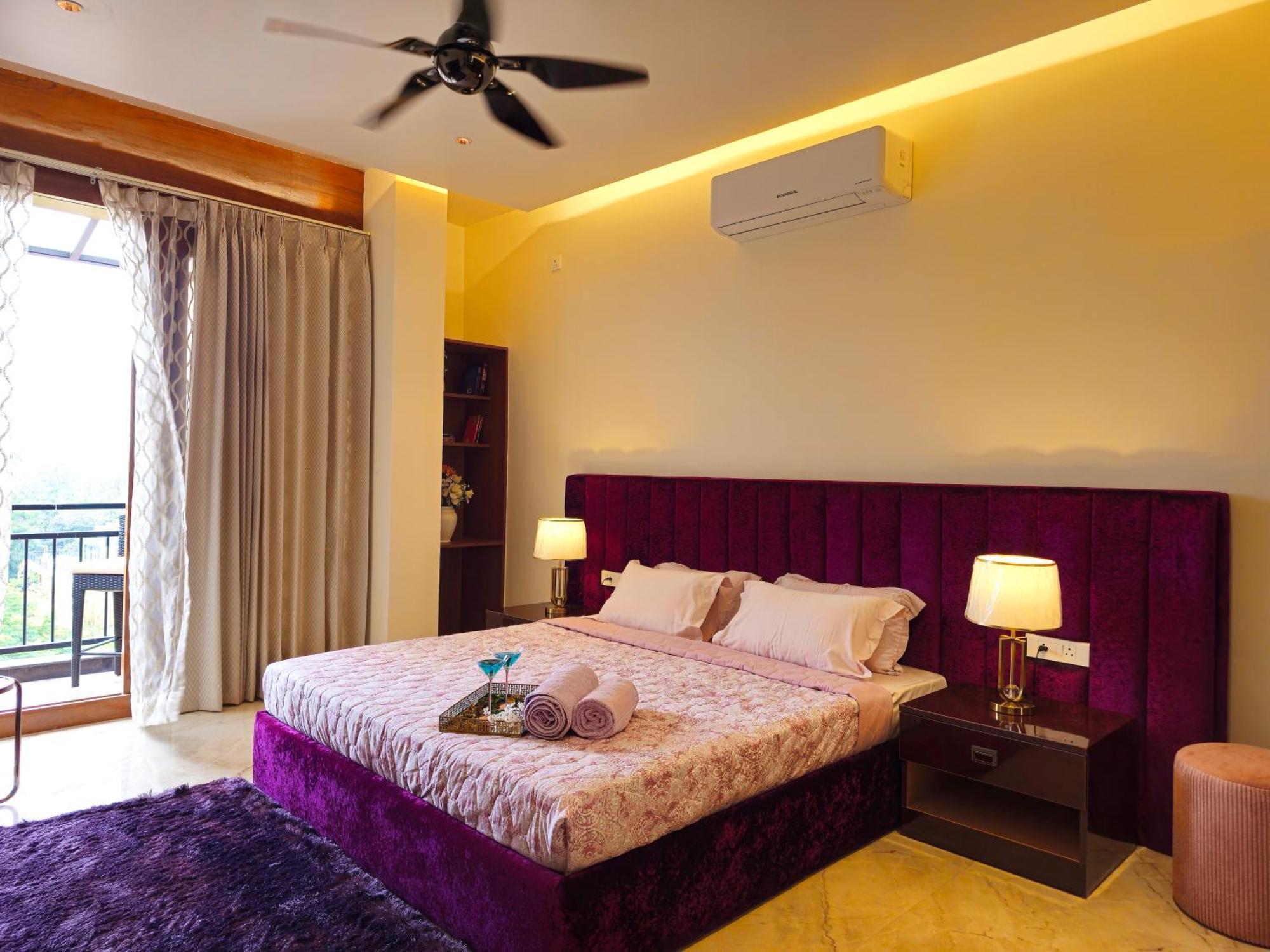Апартаменты The Pentouz On 100 Feet Road Indiranagar - An Urban Luxury Retreat Бангалор Экстерьер фото