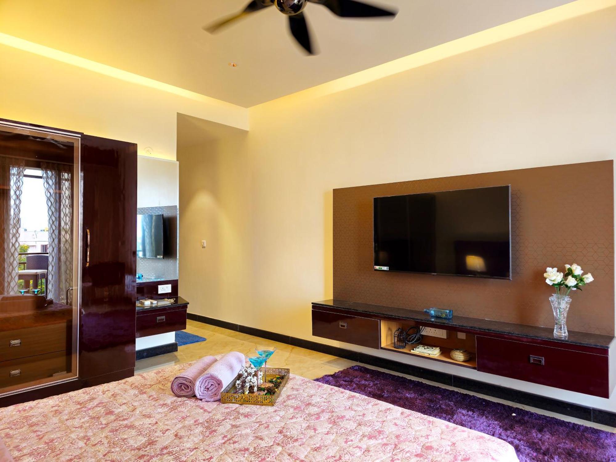 Апартаменты The Pentouz On 100 Feet Road Indiranagar - An Urban Luxury Retreat Бангалор Экстерьер фото