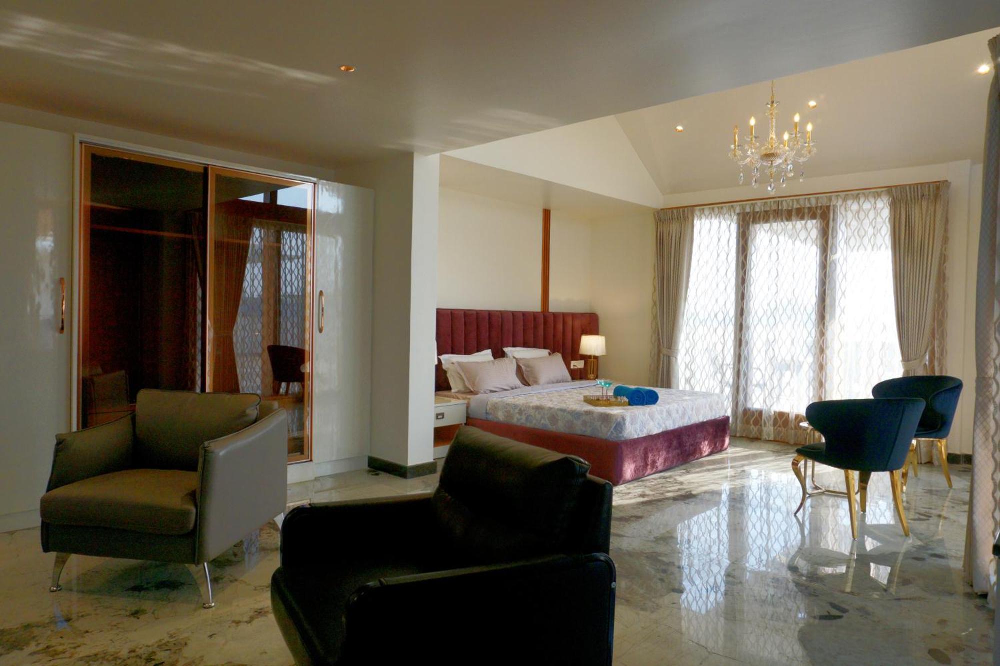 Апартаменты The Pentouz On 100 Feet Road Indiranagar - An Urban Luxury Retreat Бангалор Экстерьер фото