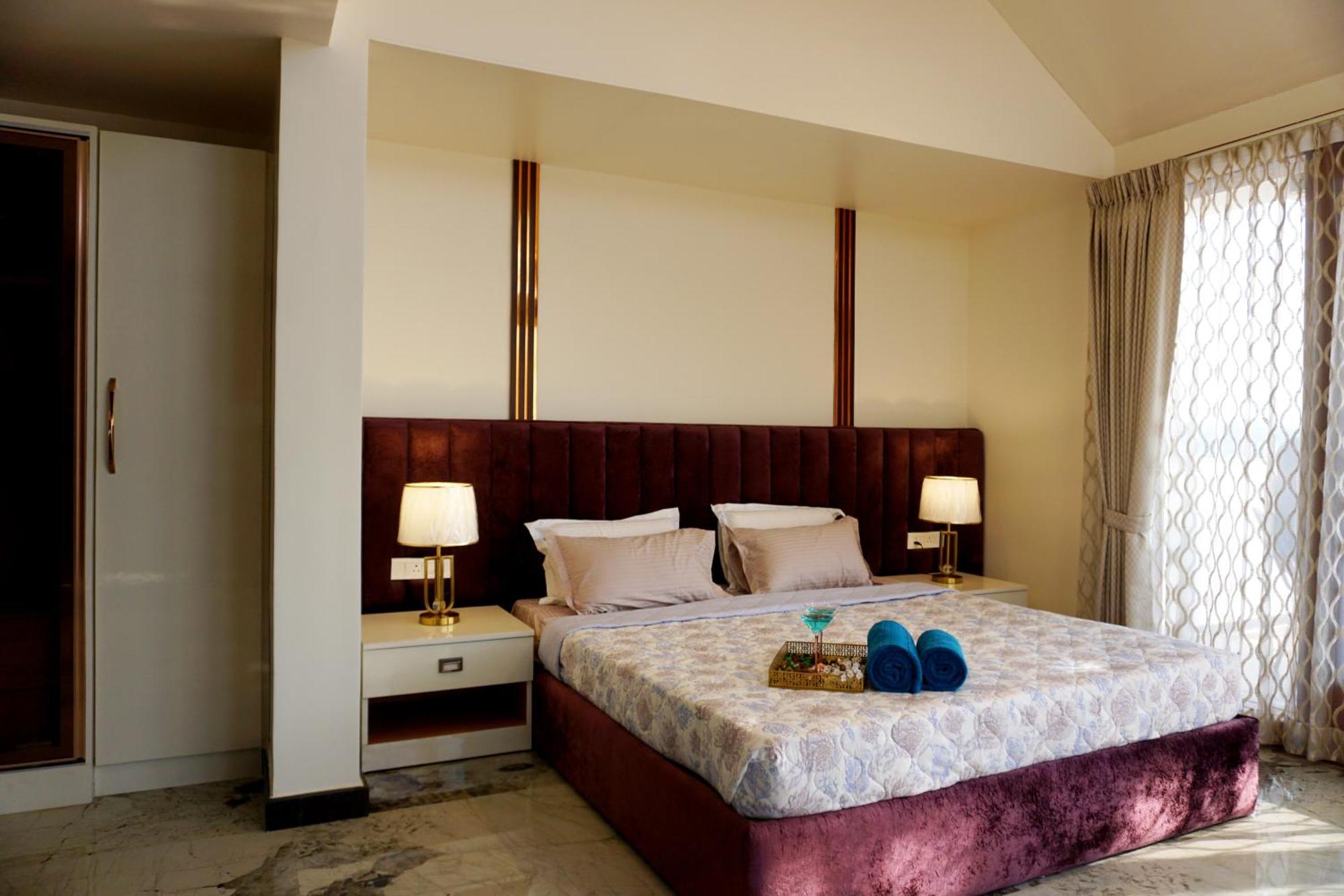 Апартаменты The Pentouz On 100 Feet Road Indiranagar - An Urban Luxury Retreat Бангалор Экстерьер фото