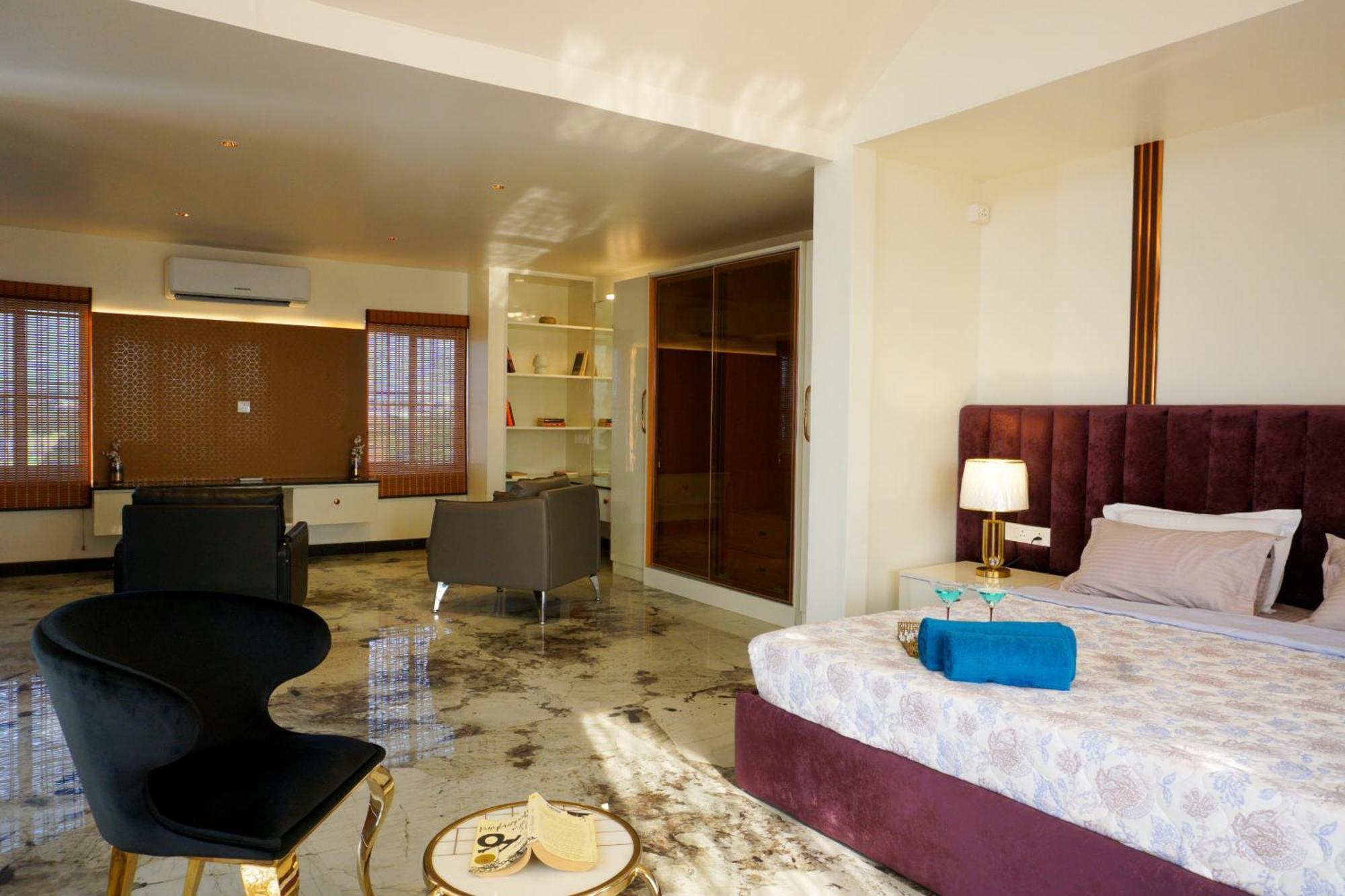 Апартаменты The Pentouz On 100 Feet Road Indiranagar - An Urban Luxury Retreat Бангалор Экстерьер фото