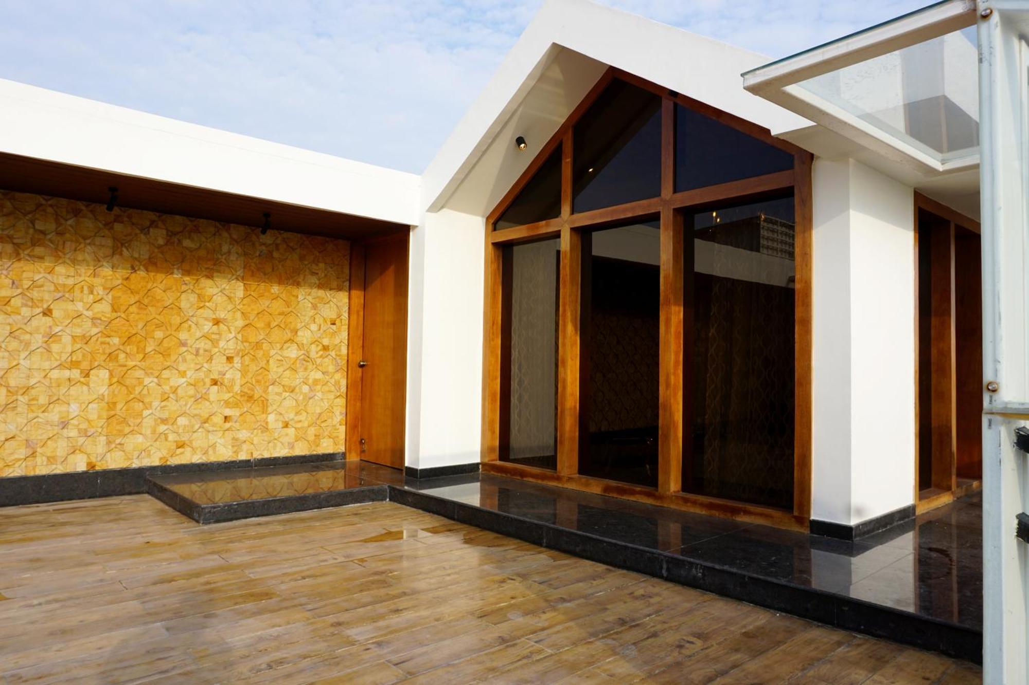 Апартаменты The Pentouz On 100 Feet Road Indiranagar - An Urban Luxury Retreat Бангалор Экстерьер фото